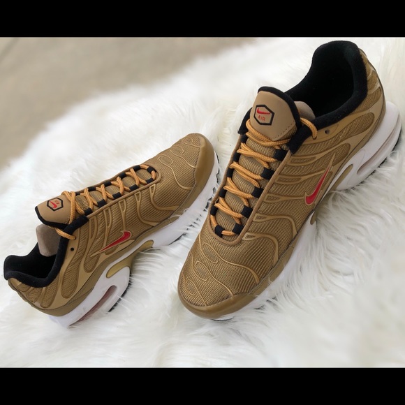 nike air max plus metallic gold